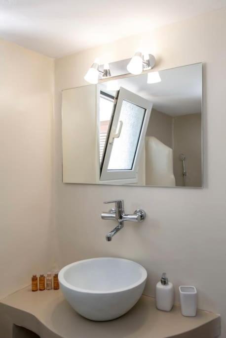 Θἔρως Apartment Tinos Bagian luar foto