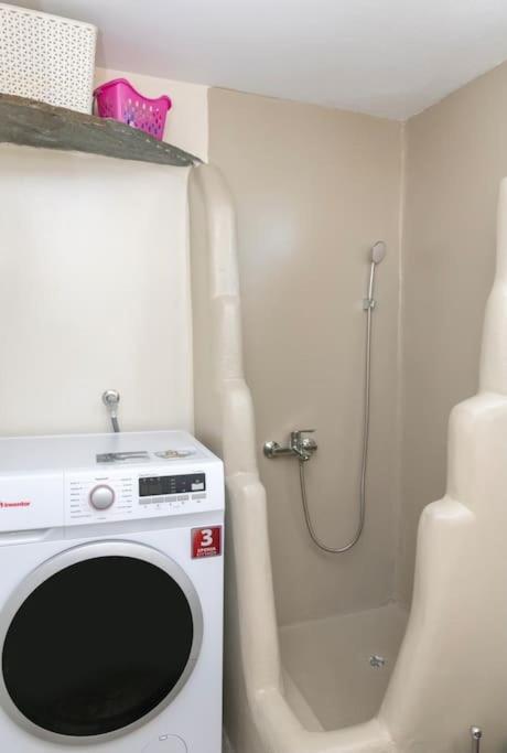 Θἔρως Apartment Tinos Bagian luar foto